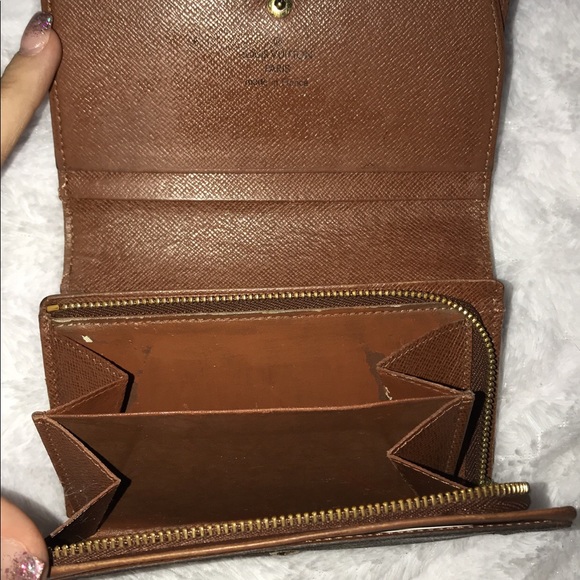 Authentic Louis Vuitton wallet - Picture 5 of 8